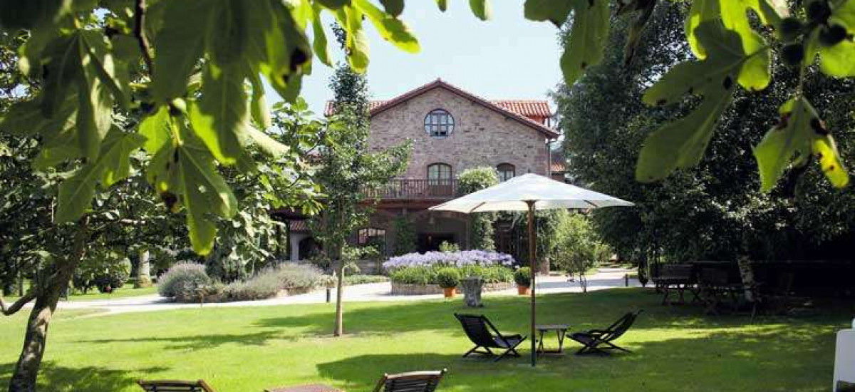 Hoteles en Cabezon de la Sal rurales romanticos Jardin Carrejo