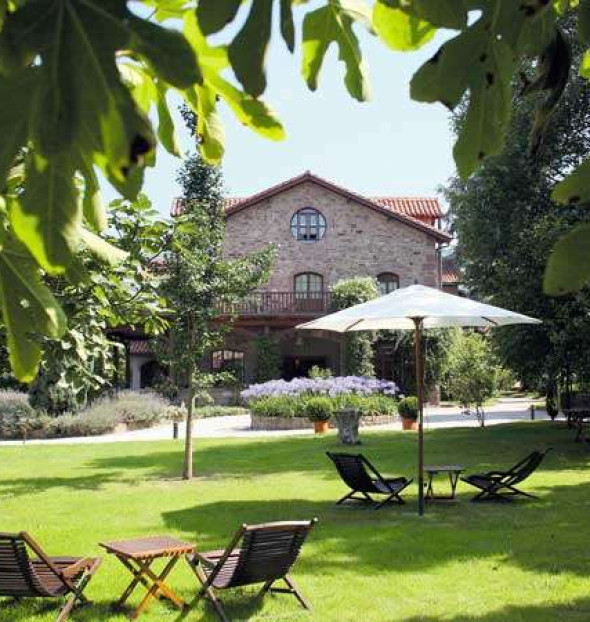 Hoteles en Cabezon de la Sal rurales romanticos Jardin Carrejo