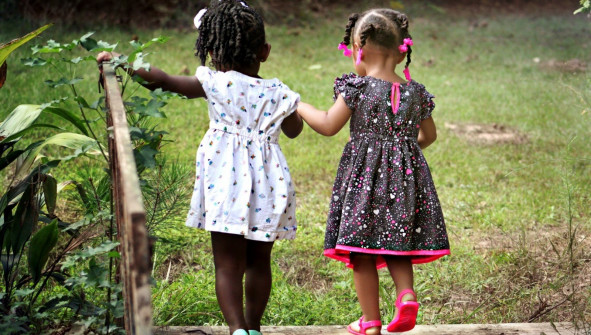 Ländliche Häuser zur vollen Vermietung und Wohnungen für Kinder