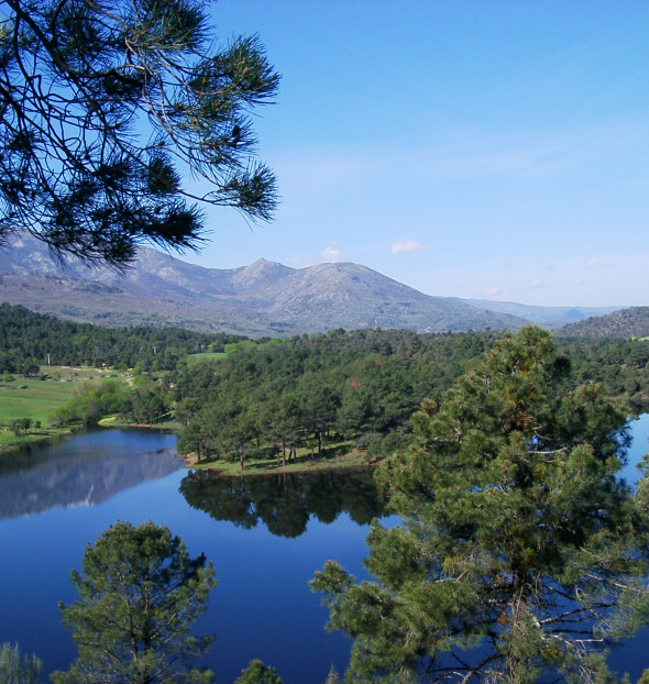 hoteles en Navaluenga con encanto romántico rural