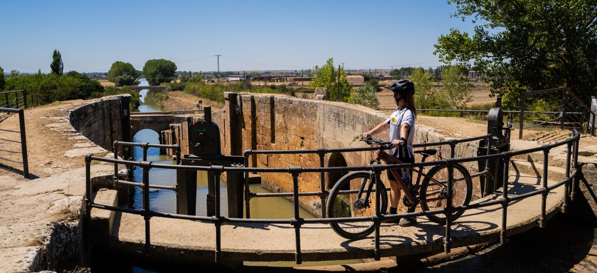 Descobrir Frómista de bicicleta: percursos com paisagens e encantos
