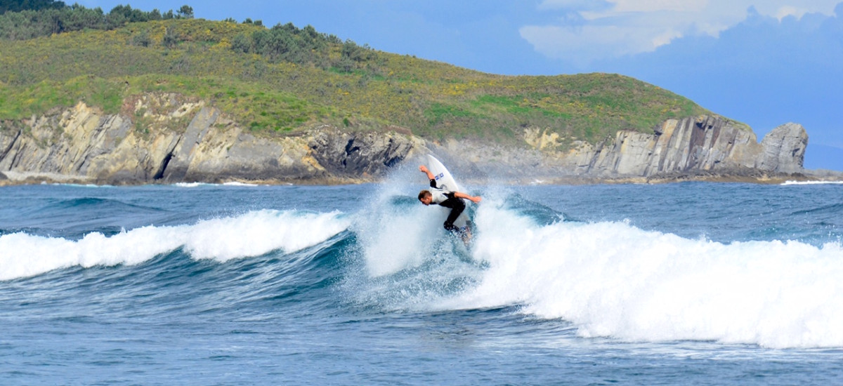 Experimenta o "Surf nas Astúrias".