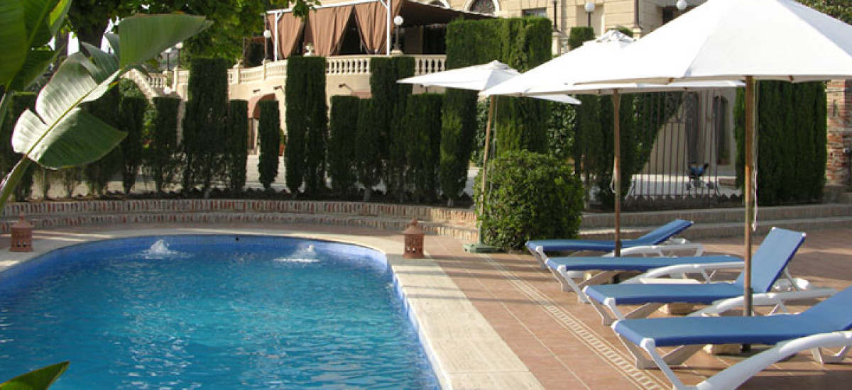 Rusticae charming Hotel Granada swimming pool