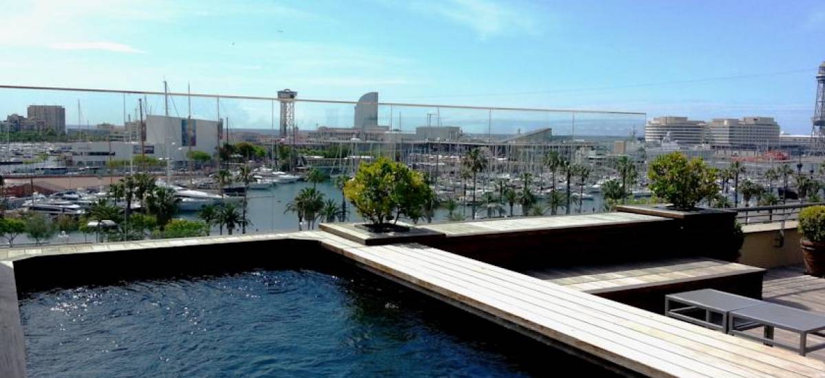 Rusticae Barcelona Hotel con encanto Terraza con piscina