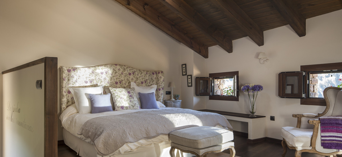 Rusticae Huesca charming Hotel El Acebo de Casa Muria bedroom