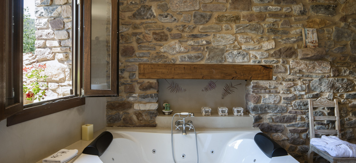 Rusticae Huesca charming Hotel El Acebo de Casa Muria bathroom