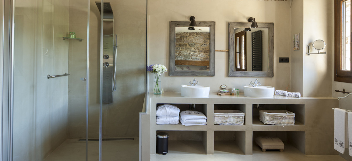 Rusticae Huesca charming Hotel El Acebo de Casa Muria bathroom