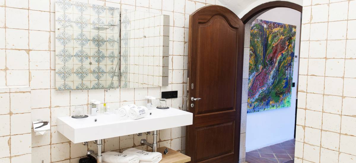 Hotel El Molí de L´Escala baños 2