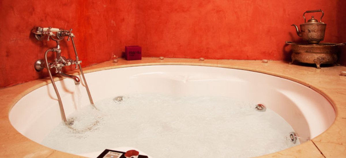 Rusticae Sevilla Hotel Alcoba del Rey romantic bathroom
