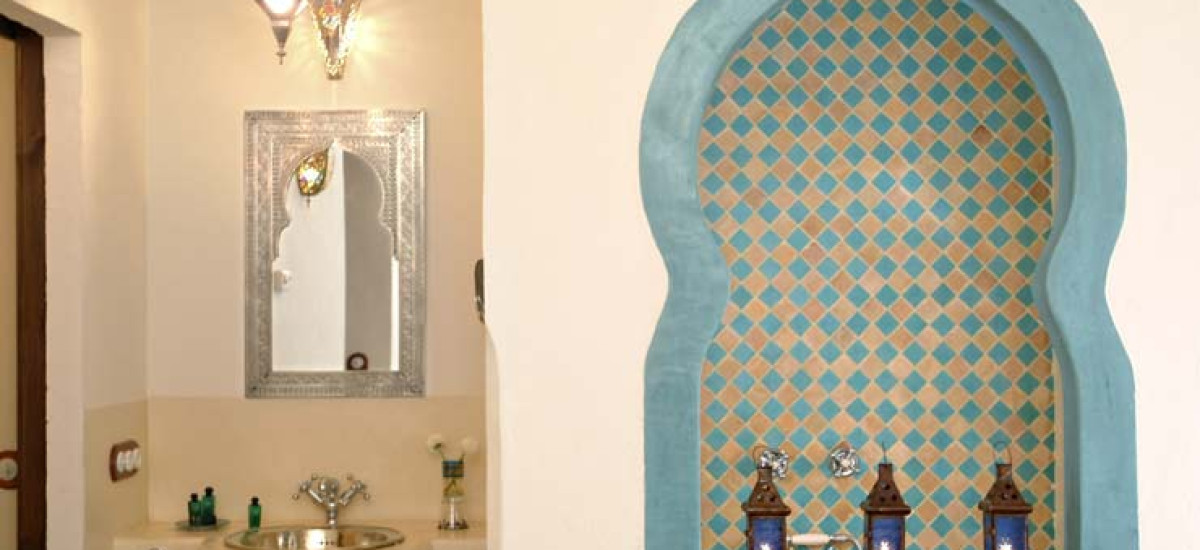 Rusticae Sevilla Hotel Alcoba del Rey romantic bathroom