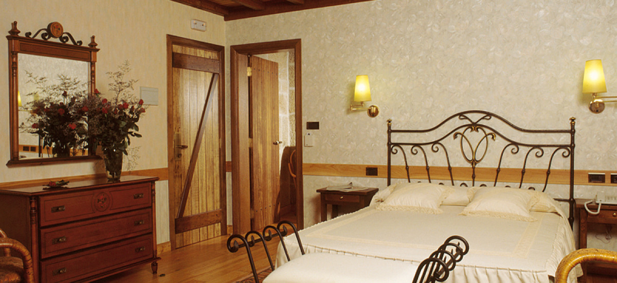 Rusticae A coruña charming Hotel  Casa Antiga do Monte bedroom