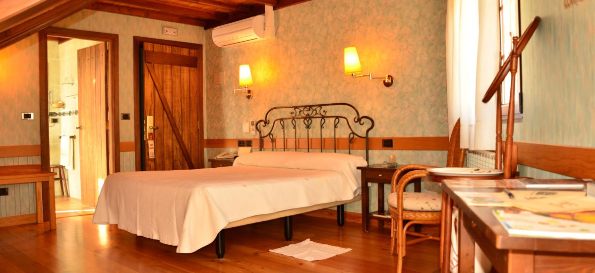 Rusticae A coruña charming Hotel  Casa Antiga do Monte bedroom