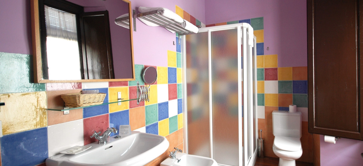Rusticae charming Hotel Casa de los Azulejos Córdoba bathroom