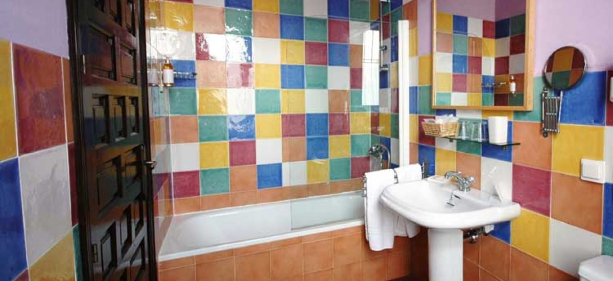 Rusticae charming Hotel Casa de los Azulejos Córdoba bathroom