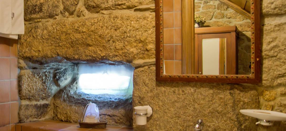 Rusticae Lugo charming Hotel Fervenza bathroom