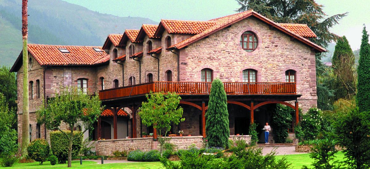 Rusticae Cantabria Hotel Jardín de Carrejo rural outside