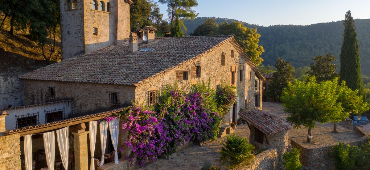 Masía Can Pou in Girona Rural stone house garden