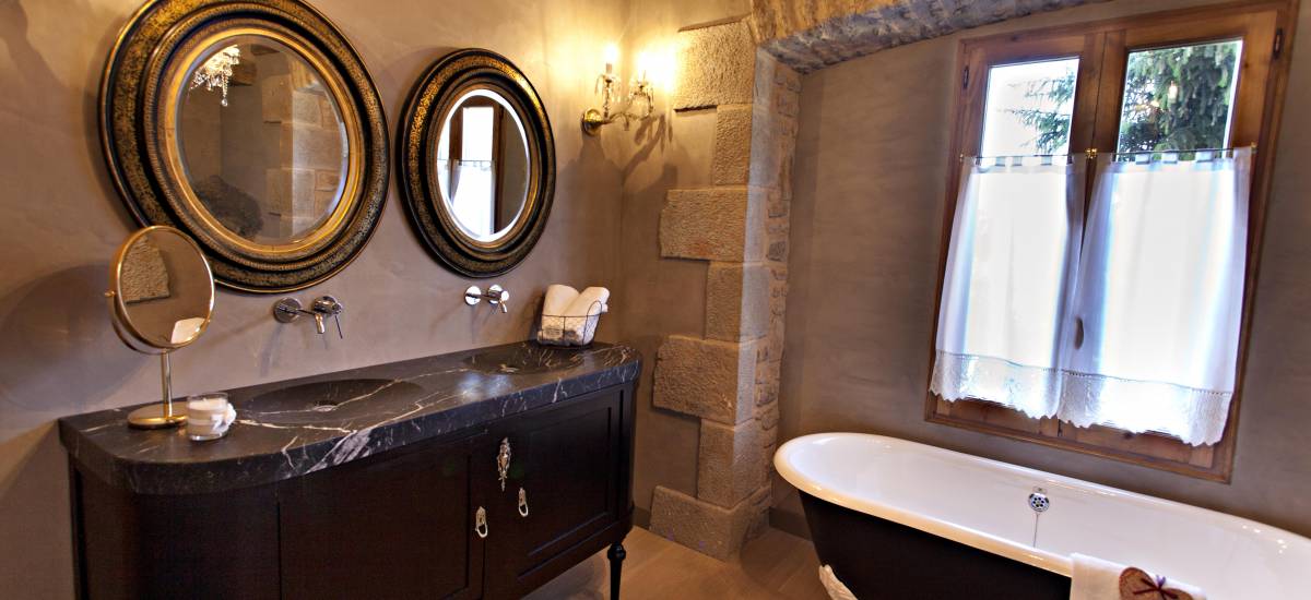 Rusticae Lleida charming Hotel La Vella Farga bathroom