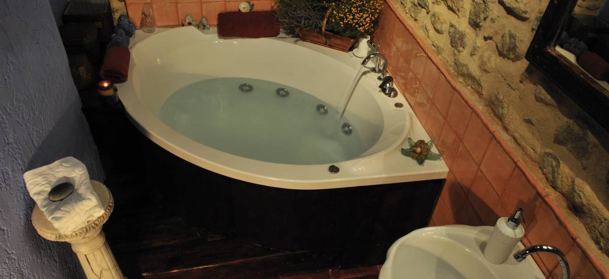 Rusticae Teruel charming Hotel Moradas Temple bathroom