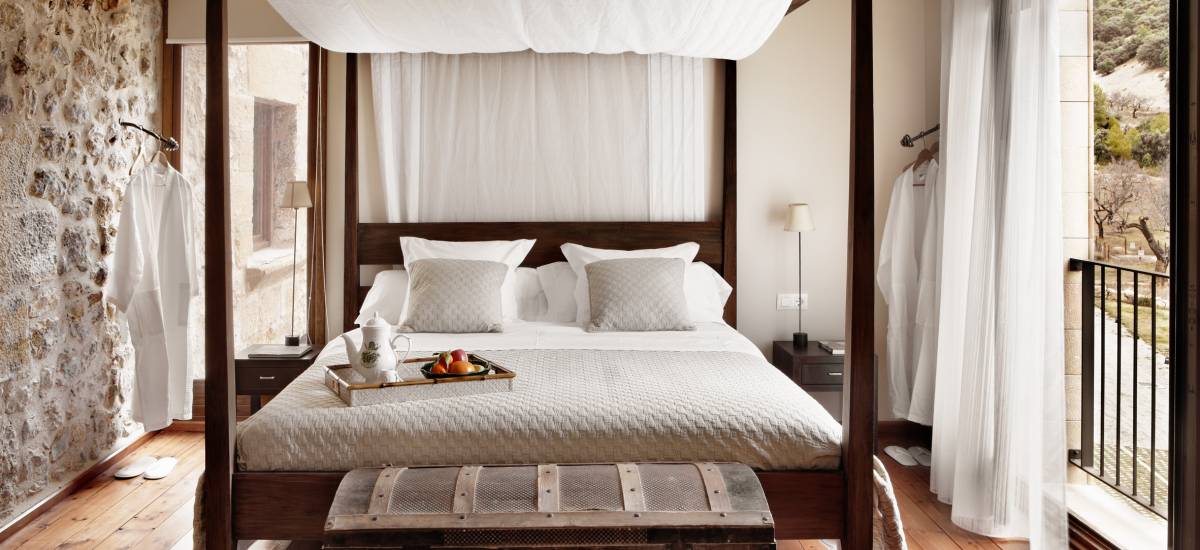 Rusticae Teruel Hotel Mas de la Serra romantic bedroom