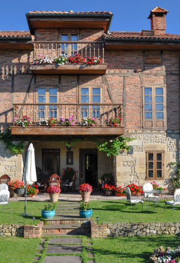 <strong>Hotel La Cotía Fachada</strong>