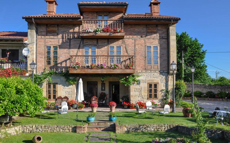 <strong>Hotel La Cotía Fachada</strong>