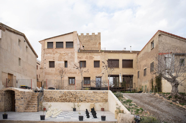 Bulbuente, Zaragoza: Dormir entre Muros Históricos en un Castillo-Palacio