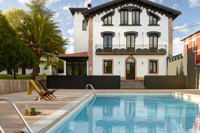 <strong>Casa de Alquiler Completo</strong> Etxelaia piscina