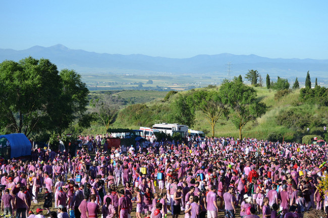 BATALLA DEL VINO EN HARO (LA RIOJA)