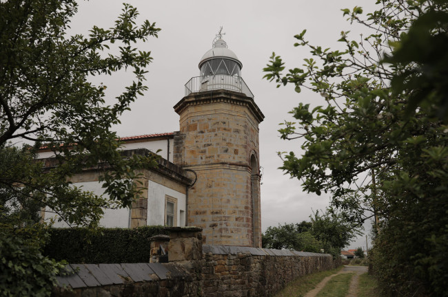 FAROS DE ESPAÑA  EL FARO UNKEMPT HOUSES