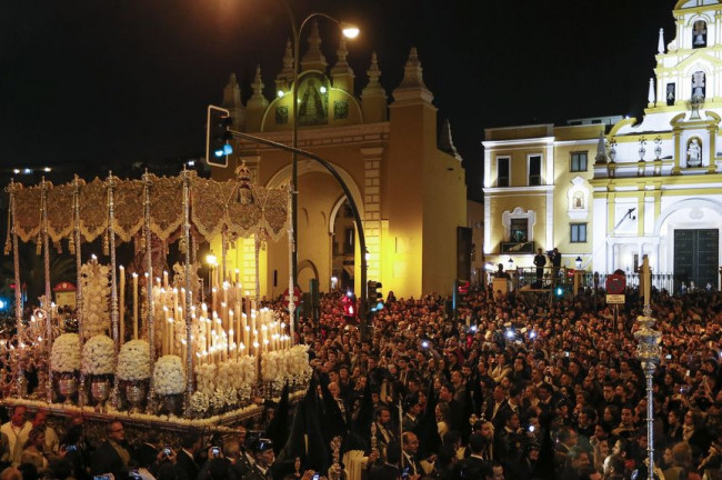 LA MADRUGÁ SEVILLANA