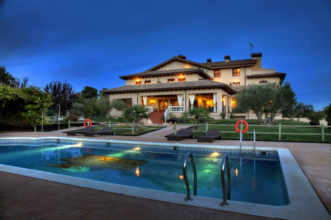 <strong>Rural Hotel in Huesca Hostería de Guara Pool Garden</strong>