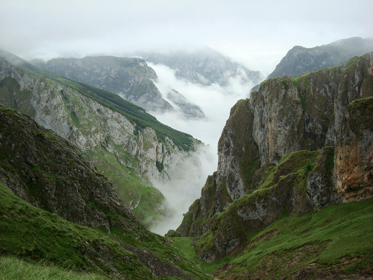 <strong>Paisaje Casas Rurales y Hoteles en Asturias con encanto Picos Europa</strong>