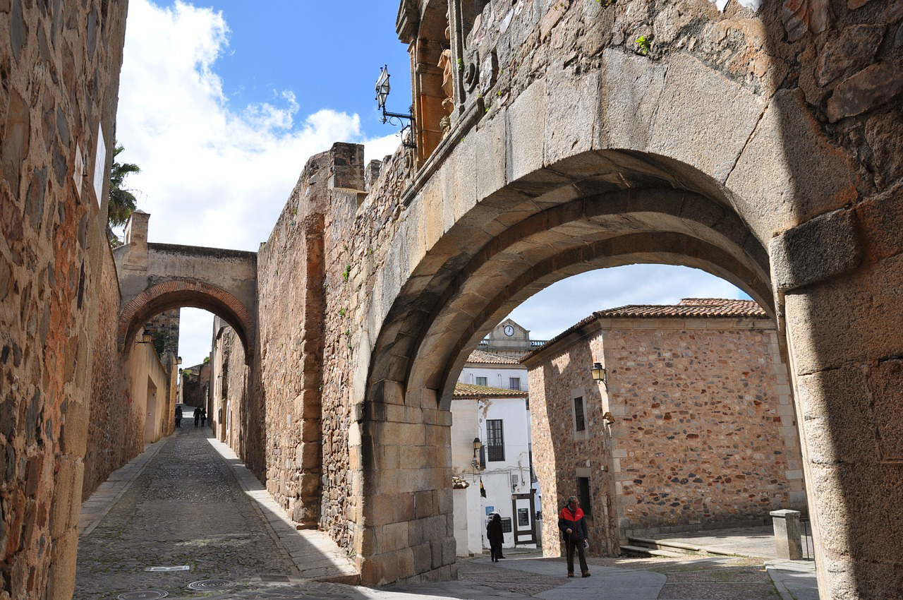 HOTELES Y CASAS RURALES EN CACERES CON ENCANTO ROMÁNTICO DE LUJO