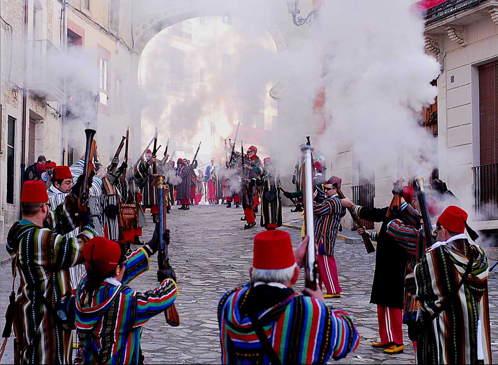 <strong>Hoteles y Casas Rurales en Valencia - Moros y Cristianos en Bocairent</strong>