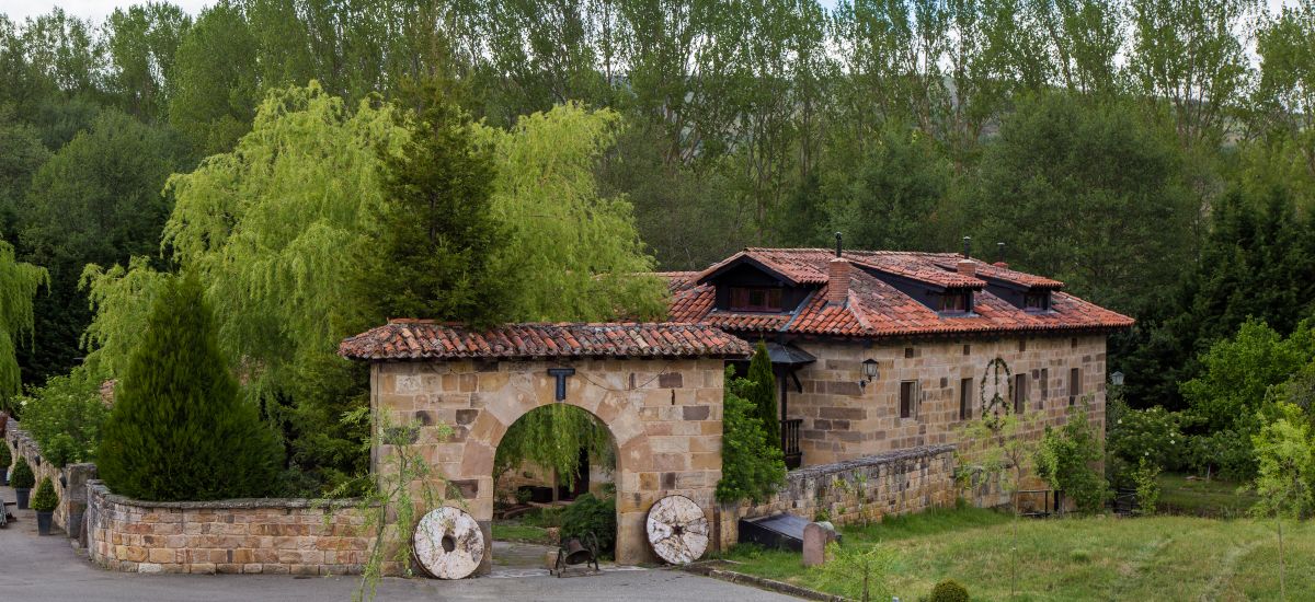 Gift Key "Cave and Romanesque art in Cantabria"  Experience